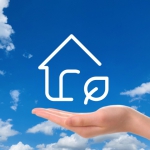住宅イメージの白いロゴと青空