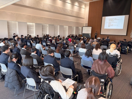 会場後ろからの様子