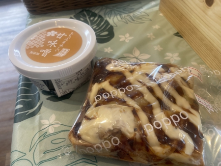 購入した甘味噌とチキン照り焼きマヨパン(マヨラーにはたまりません)