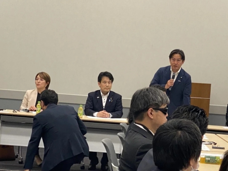 今井絵理子 事務局長、滝波宏文 会長補佐、福岡資麿 新会長