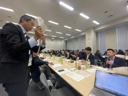 質問をする伊藤芳浩DPI日本会議特別常任委員(IGB理事長)