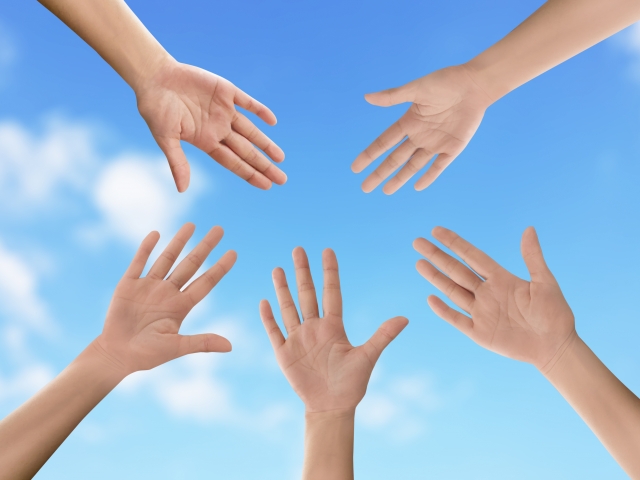 協力する手